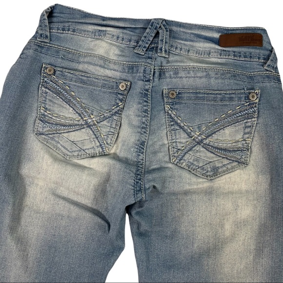 Wallflower vintage size 3 light wash distressed skinny jeans double button EUC - Picture 8 of 15